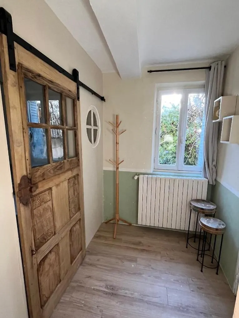 La Maison De Marguerite Монбрен-ле-Бен 0*,