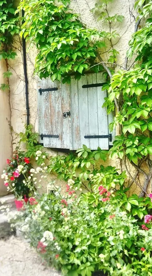 La Maison De Marguerite Монбрен-ле-Бен
