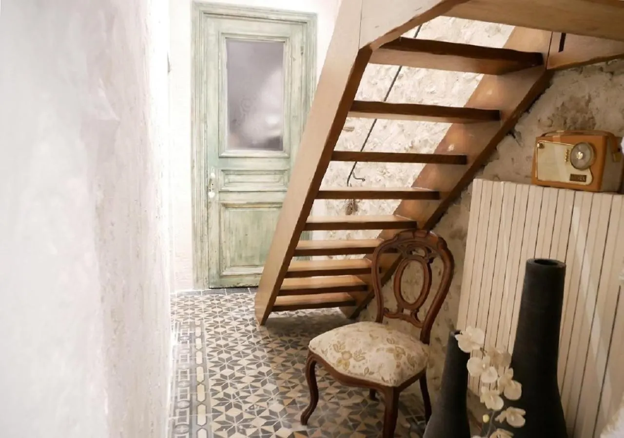 La Maison De Marguerite Монбрен-ле-Бен Отель типа 
